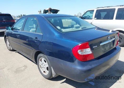 2003 Toyota Camry Le V6 z USA, uszkodzony, nr VIN 4T1BF32K93U050590
